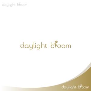 Puchi (Puchi2)さんのフラワーアレンジメントレッスンのスタジオロゴ「daylight bloom」のキャピタルロゴへの提案