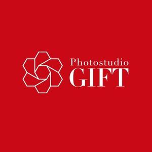 スズキデザイン ()さんのフォトスタジオ創設にともない「Photostudio GIFT」のロゴ制作の依頼への提案