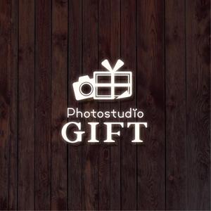 sai ()さんのフォトスタジオ創設にともない「Photostudio GIFT」のロゴ制作の依頼への提案