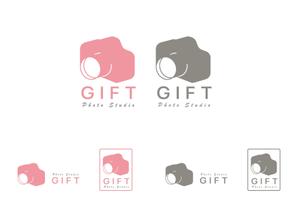 よしざっけろーに ()さんのフォトスタジオ創設にともない「Photostudio GIFT」のロゴ制作の依頼への提案