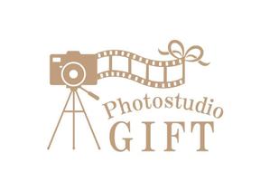 yuki (yvvy0115)さんのフォトスタジオ創設にともない「Photostudio GIFT」のロゴ制作の依頼への提案