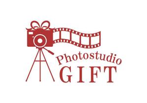 yuki (yvvy0115)さんのフォトスタジオ創設にともない「Photostudio GIFT」のロゴ制作の依頼への提案