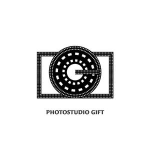 ジャジャジャンゴ (kunihi818)さんのフォトスタジオ創設にともない「Photostudio GIFT」のロゴ制作の依頼への提案