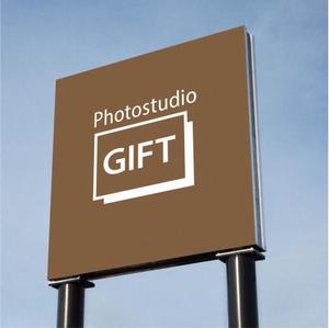 シエスク (seaesque)さんのフォトスタジオ創設にともない「Photostudio GIFT」のロゴ制作の依頼への提案