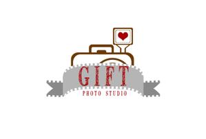 macky-saさんのフォトスタジオ創設にともない「Photostudio GIFT」のロゴ制作の依頼への提案