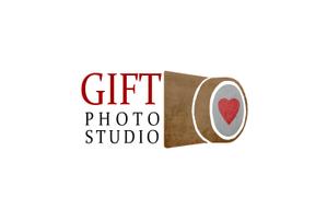 macky-saさんのフォトスタジオ創設にともない「Photostudio GIFT」のロゴ制作の依頼への提案