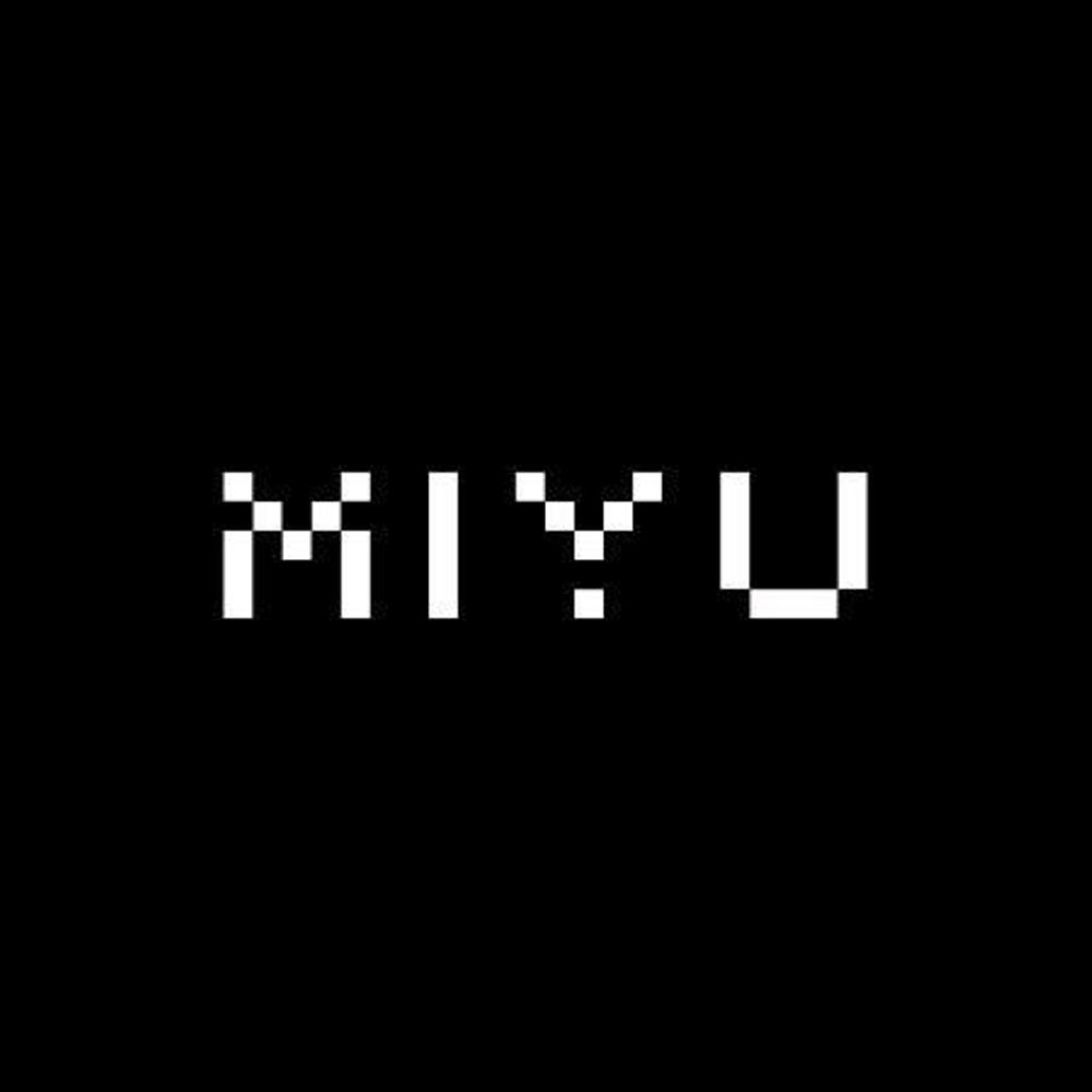 キューブウレタンを使用したインテリア「MIYU」シリーズのブランドロゴ