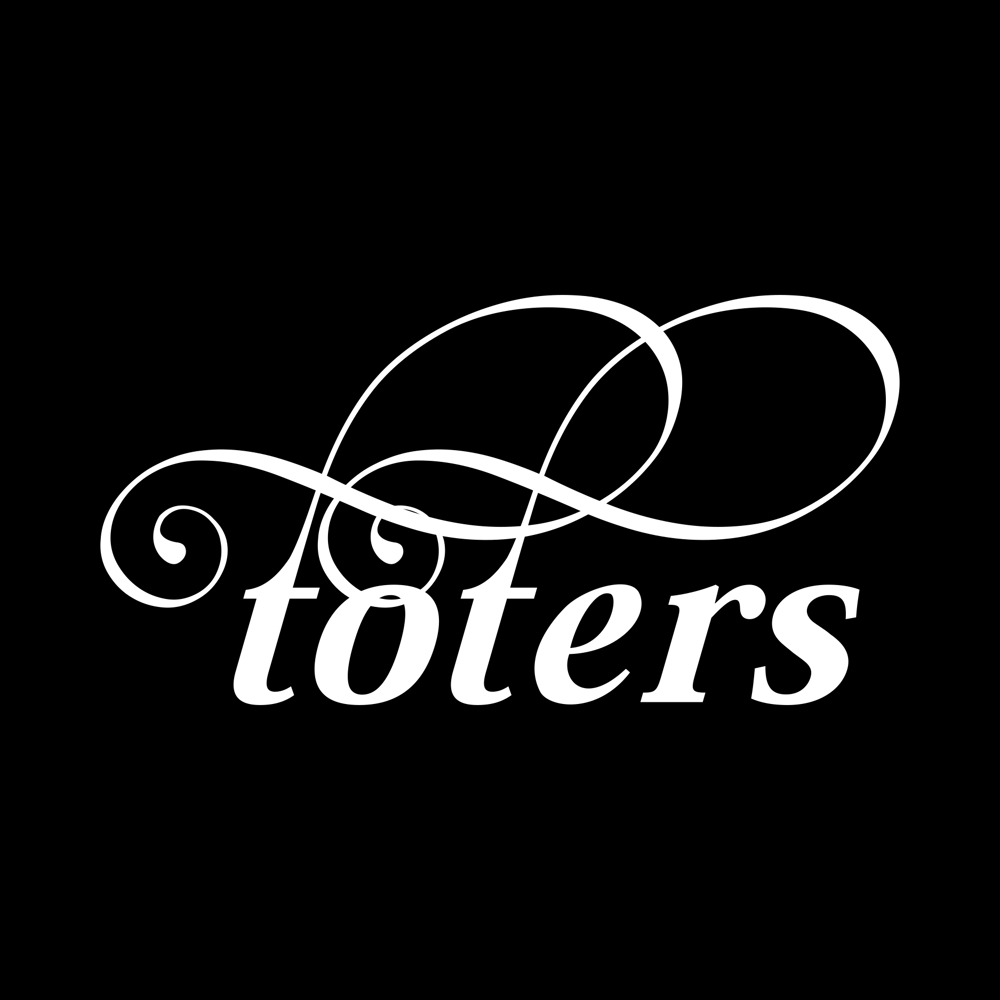トートバッグ、Tシャツ、ポロシャツ等のブランド「toters」のロゴ