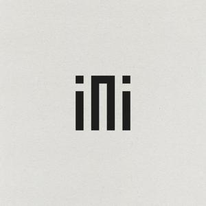 いとデザイン / ajico (ajico)さんの美容室オリジナルシャンプー「ini」のロゴへの提案