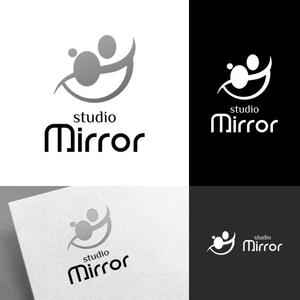 venusable ()さんのマタニティ・ベビー写真専門スタジオ「studio Mirror」のロゴへの提案