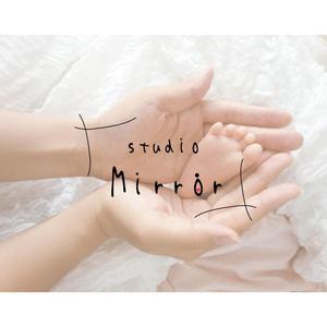 Smileかえる (smilefrog19)さんのマタニティ・ベビー写真専門スタジオ「studio Mirror」のロゴへの提案