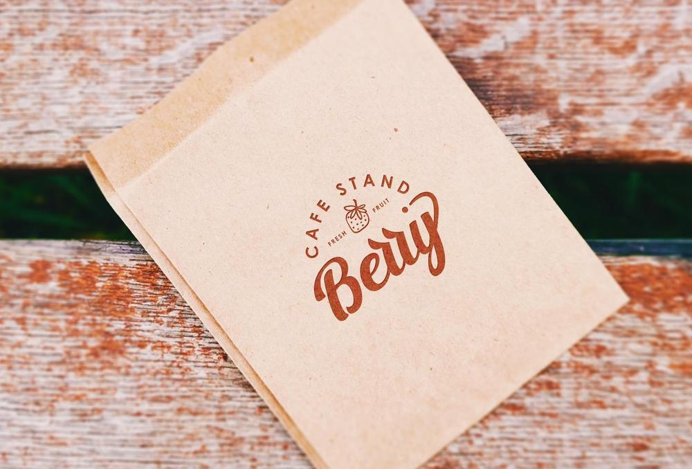 飲食店　「Cafe　Stand　Berry」　のロゴ