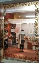K-Design (kurohigekun)さんの歯科医院「桜ヶ丘デンタルクリニック」の入口ガラス扉のデザインへの提案