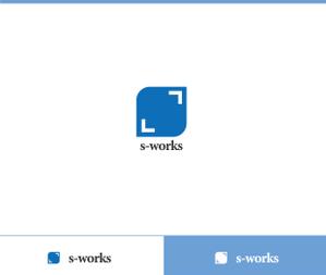 動画サムネ職人 (web-pro100)さんの物流業務システム「s-works」システムのロゴへの提案