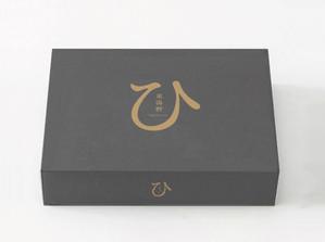 ainogin (ainogin)さんの高級フルーツ用ギフト箱のデザイン（黒系のシックなもの希望）への提案