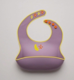 hiki4026 (hiki4026)さんの赤ちゃんお食事用品シリコンビブのデザインへの提案