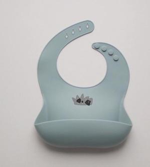 hiki4026 (hiki4026)さんの赤ちゃんお食事用品シリコンビブのデザインへの提案
