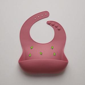 hiki4026 (hiki4026)さんの赤ちゃんお食事用品シリコンビブのデザインへの提案