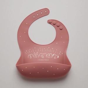 RIE (rriiee)さんの赤ちゃんお食事用品シリコンビブのデザインへの提案