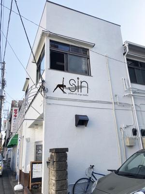 K-Design (kurohigekun)さんのピラティス　ヨガスタジオの看板デザインへの提案
