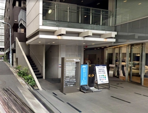 masunaga_net (masunaga_net)さんのクリニックが入ったビルの1階共有スペースに置く看板ポスターへの提案