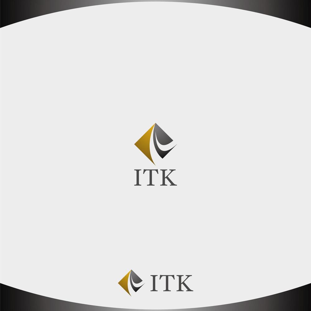白と黒と金の３色使い、ITKの３文字をベースにしたロゴ　
