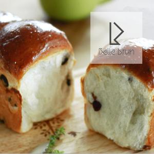 LEGS DESIGN (apple_pmc)さんの高級食パンの通販サイトで使用するロゴ（包装用のシールにも使用）への提案