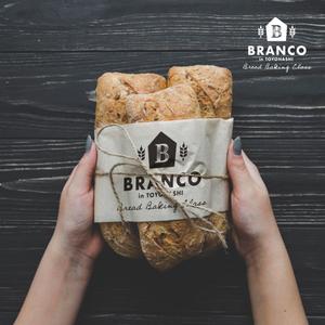 YDESIGN (yacodesign)さんの豊橋　自宅パン教室　BRANCO　(ブランコ)　のロゴへの提案