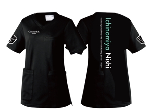 C DESIGN (conifer)さんのロゴを活用した医療者スクラブ背面プリントと胸部刺繍のデザイン作成への提案
