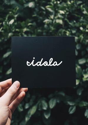 tierraさんのギャラリー運営会社「idola」のロゴへの提案