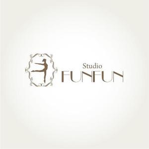 さんの「STUDIOFUNFUN」のロゴ作成（切り出し文字看板などにも使う可能性あり）への提案