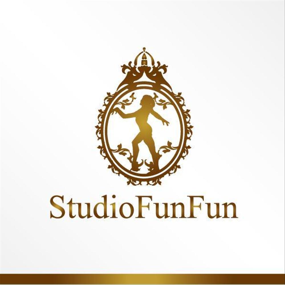 「STUDIOFUNFUN」のロゴ作成（切り出し文字看板などにも使う可能性あり）