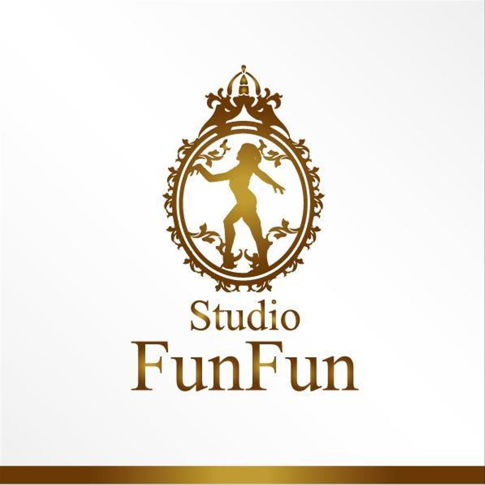 「STUDIOFUNFUN」のロゴ作成（切り出し文字看板などにも使う可能性あり）