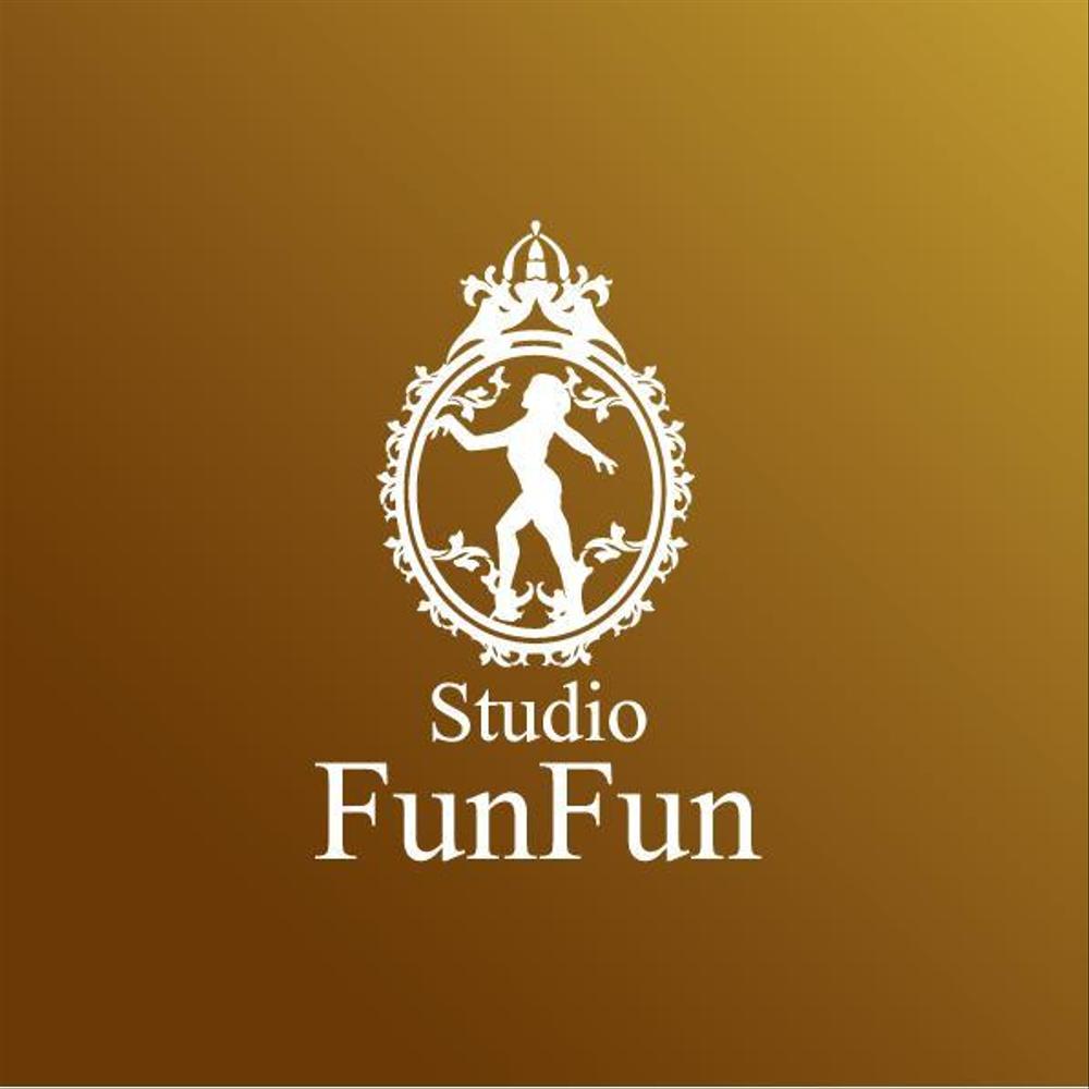 「STUDIOFUNFUN」のロゴ作成（切り出し文字看板などにも使う可能性あり）