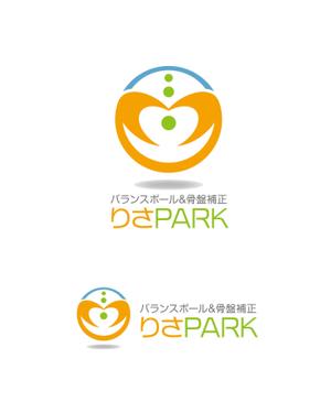 horieyutaka1 (horieyutaka1)さんのバランスボール&骨盤補正「りさPARK」のロゴへの提案