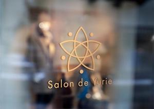 Kaito Design (kaito0802)さんの五感の癒しがテーマの多彩なレッスンが受けられるサロンのサイト「Salon de Yurie」のロゴへの提案