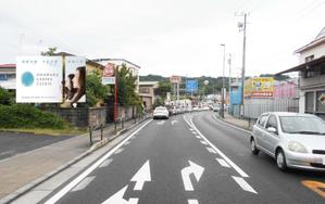 K-Design (kurohigekun)さんの【看板広告のデザイン】道路上の看板への提案