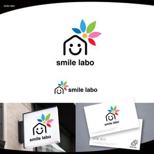 脇　康久 (ワキ ヤスヒサ) (batsdesign)さんのリフォームショップ　「smile labo」の　ロゴへの提案