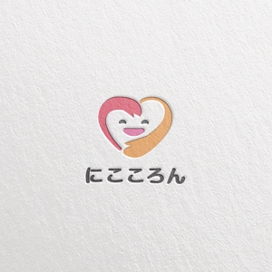 utamaru (utamaru)さんのベビーマッサージ「にこころん」のロゴへの提案
