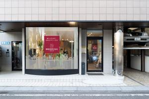 K-Design (kurohigekun)さんの工務店の店舗ガラスに貼るカッティングシート看板デザインへの提案