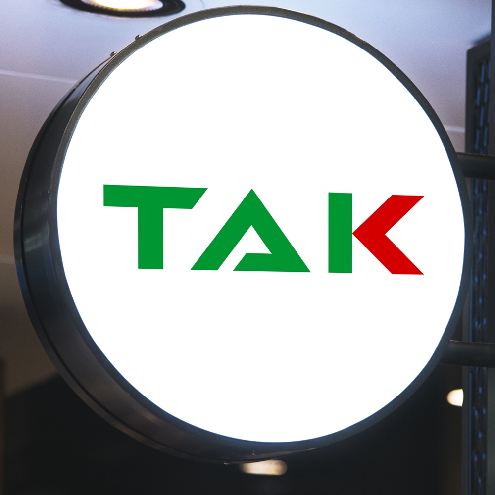 総合商社「TAK」の会社ロゴ