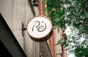 design vero (VERO)さんのリフォーム・リノベーション店舗「RE」のロゴへの提案