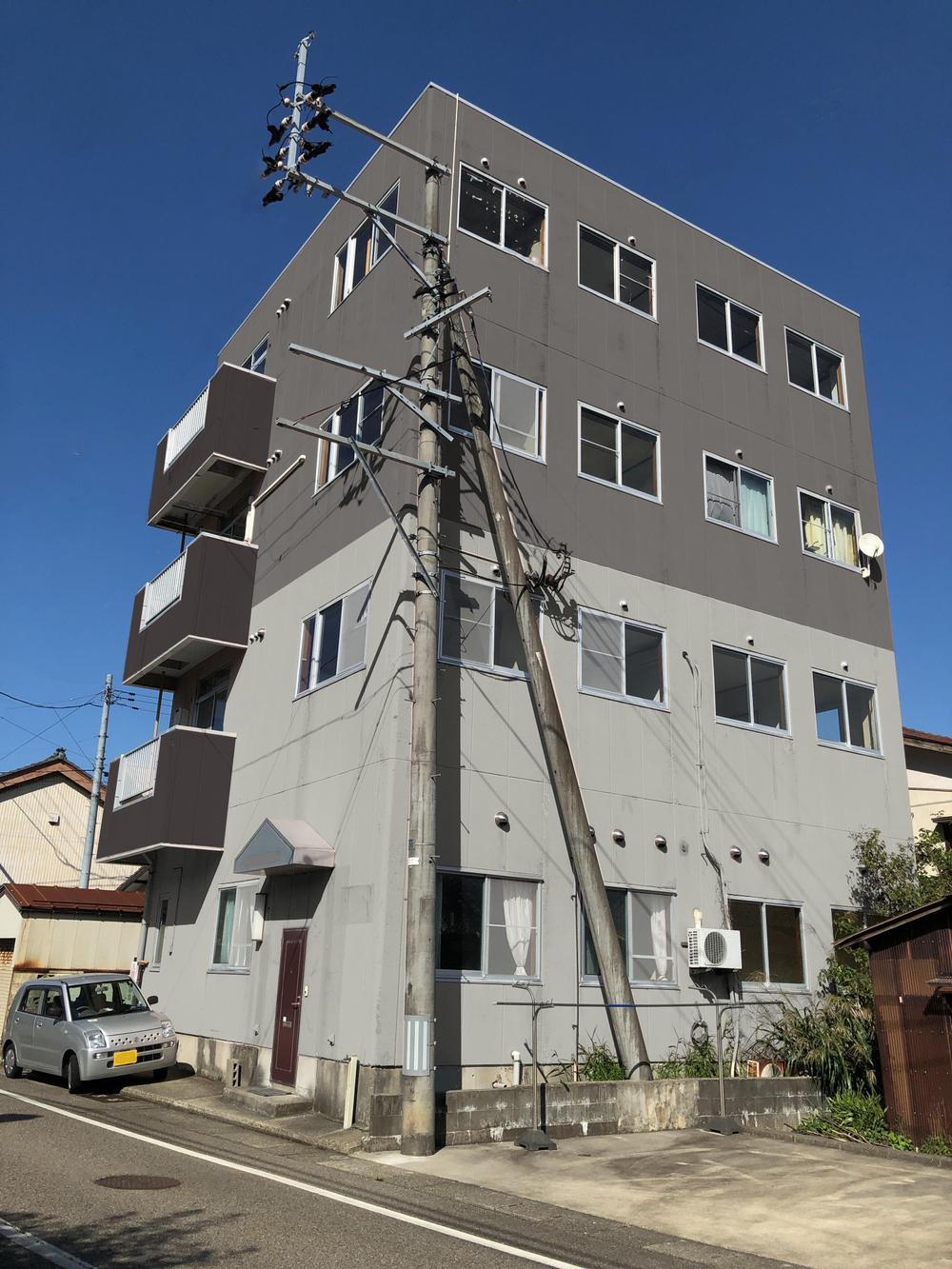 4階建てマンション「Mビル」の外壁塗装デザイン