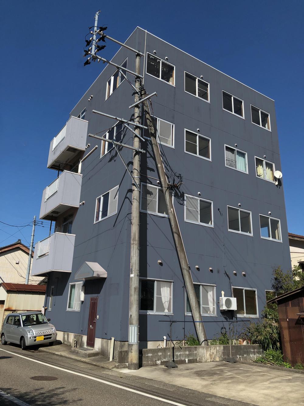 4階建てマンション「Mビル」の外壁塗装デザイン