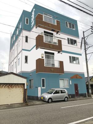 Nom Design (ikuko888)さんの4階建てマンション「Mビル」の外壁塗装デザインへの提案