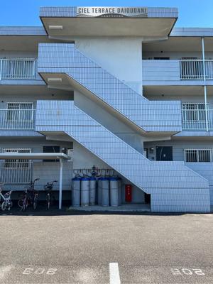 babide (babide)さんのマンションの建物名称看板のデザインへの提案