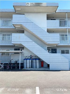 ゆきを (doitami)さんのマンションの建物名称看板のデザインへの提案