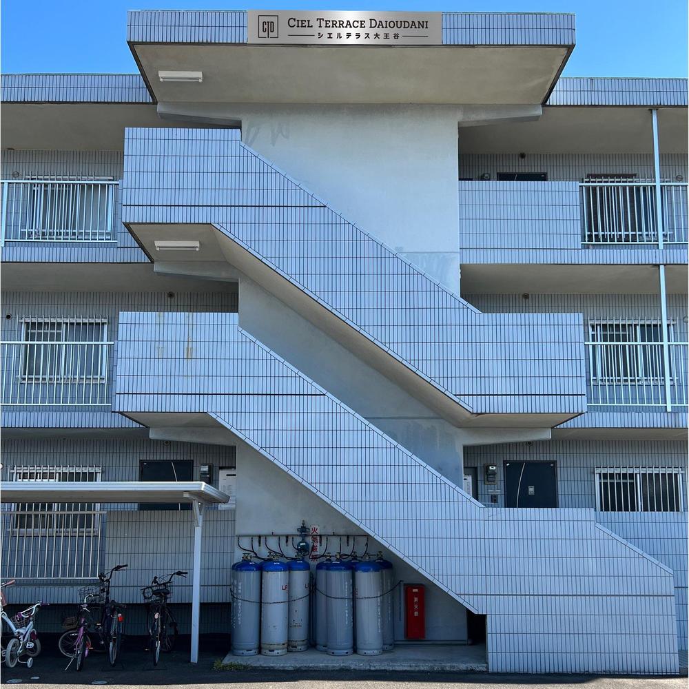 マンションの建物名称看板のデザイン