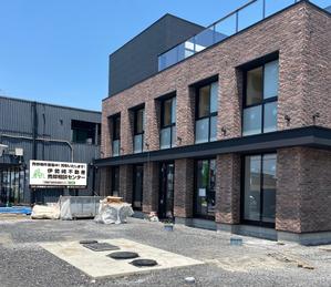 masunaga_net (masunaga_net)さんの不動産会社　道路沿い　売却相談センター　ロゴ入りの看板デザインへの提案