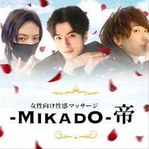 上原敬太 (keitaso2design)さんの大人の女性向けの店舗の正方形バナーへの提案